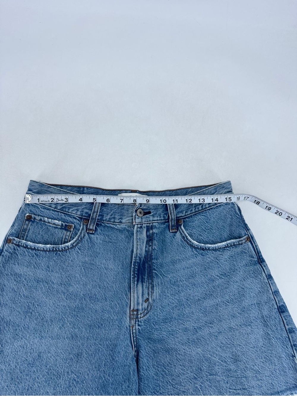 Abercrombie & Fitch The Loose High Rise Retro Y2K Raw Hem Denim Shorts Size 30 - Picture 7 of 11